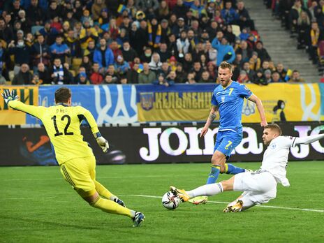Сборная Украины по футболу в шестой раз сыграла вничью в отборе на ЧМ 2022, но сохраняет шансы на плей-офф