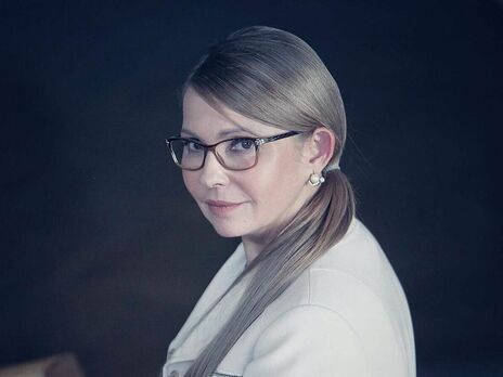 Юлія Тимошенко проїхалася регіонами і сфотографувалася із сільським котом