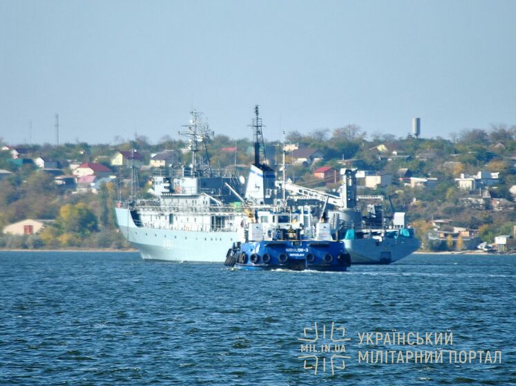 Судно ВМС України, яке зазнало аварії в Чорному морі, буксують до Одеси