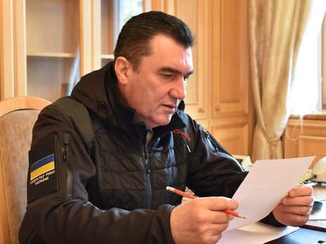 Большинство ошибок в санкционном перечне были в написании фамилий, заявил Данилов