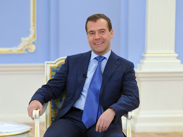 Медведев заявил, что из-за Украины отношения России и США "упали ниже плинтуса"