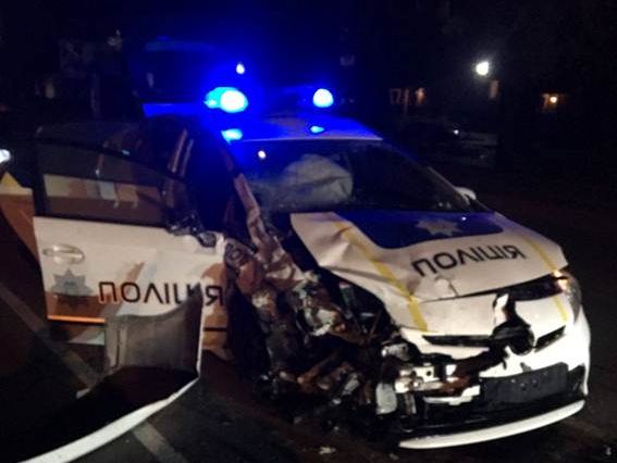 В Хмельницком столкнулись патрульное авто и такси, один погибший