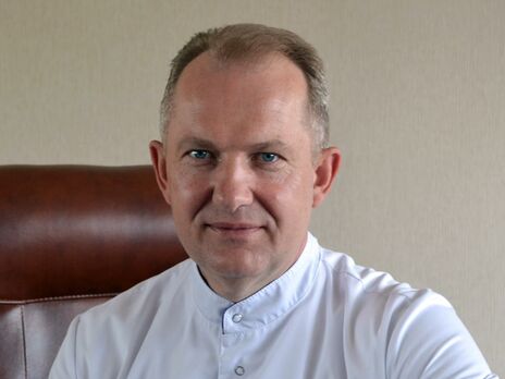 Хворих на COVID-19 дедалі більше. У відділенні на шість ліжок 28 тяжких хворих. VIP-палат більше немає. Є тільки VIP-коридор і VIP-куточки