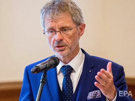 Глава Сената Чехии предложил временно лишить полномочий заболевшего президента Земана