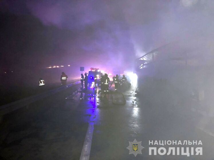 На трасі Київ – Одеса зіткнулося п'ять автомобілів. Є загиблі, рух обмежено – поліція