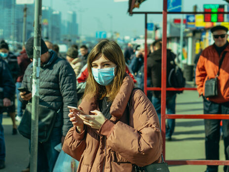 В Україні вперше протягом доби захворіло на COVID-19 більше ніж 22 тис. осіб – це абсолютний рекорд за час пандемії
