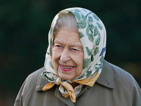 Врачи попросили 95-летнюю Елизавету II из-за опасений за ее здоровье отменить поездку