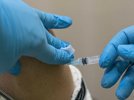 В Украине в субботу сделали почти 180 тыс. прививок от коронавируса, первую дозу получили 130 тыс. украинцев
