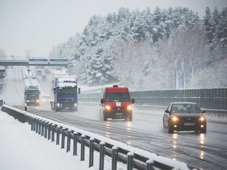 В Латвии перевернулся автобус с детьми, 14 пострадавших 