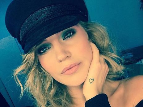 Глюк'оZа вышла в свет без белья