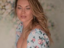 "Супер-секси", "Смелая зажигалочка". Жена продюсера студии "Квартал 95" Саливанчук оголилась полностью