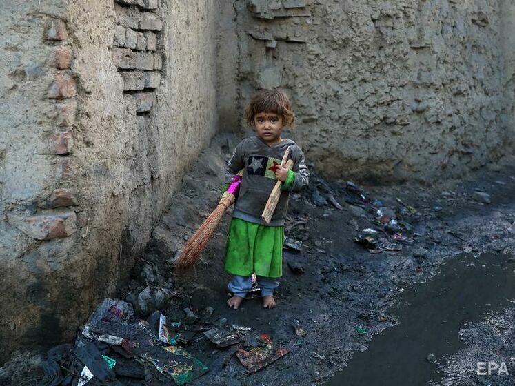 "Діти вмиратимуть". ООН попередила про загрозу голоду в Афганістані