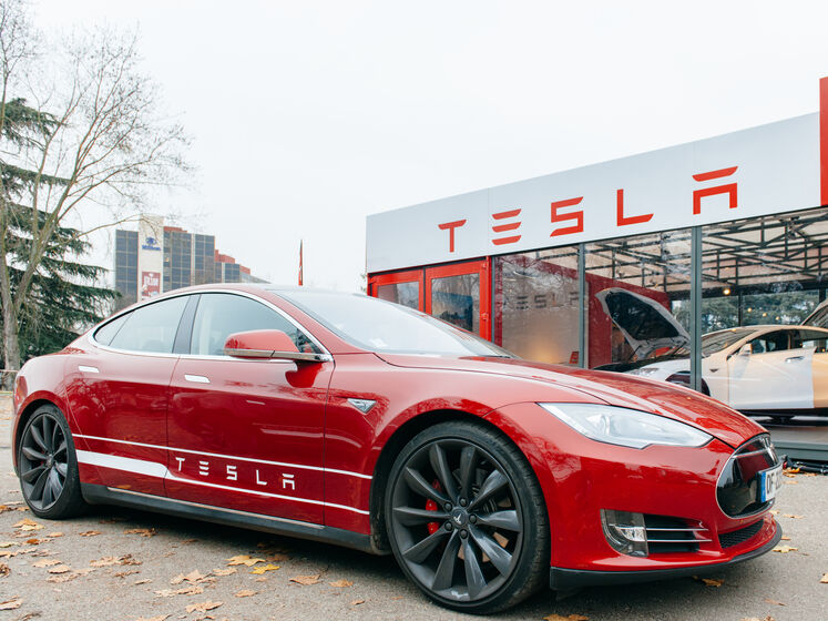 Капіталізація компанії Tesla Inc. перевищила $1 трлн