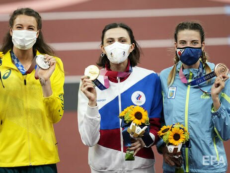 Магучіх (праворуч) виграла бронзову медаль на Олімпіаді 2020 у Токіо