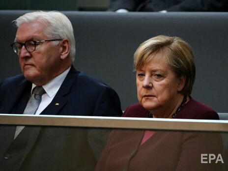 Меркель присутствовала на заседании Бундестага в ложе для гостей в компании Штайнмайера