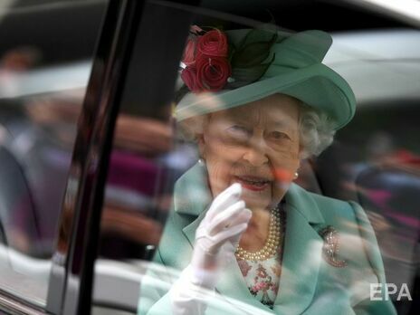 Елизавета II "с неохотой" согласилась с советом врача, сообщили в Букингемском дворце