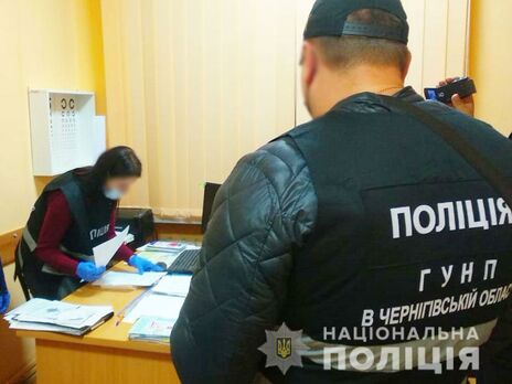 В Черниговской области турагентство продавало COVID-сертификаты по $250