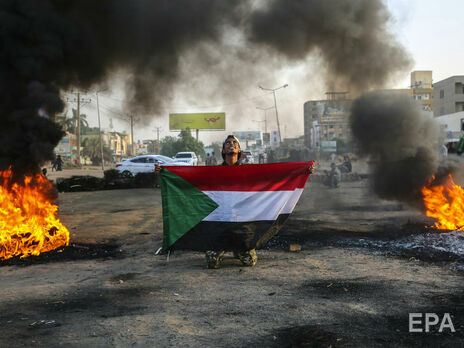 После военного переворота в Судане начались протесты