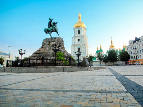 Заборона підліткам відвідувати ТРЦ та обмеження у транспорті. КМДА опублікувала перелік нових COVID-обмежень