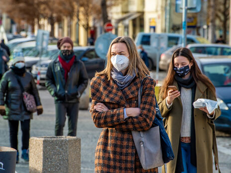 Нинішня хвиля коронавірусу в Україні триватиме до січня 2022 року – Київська школа економіки