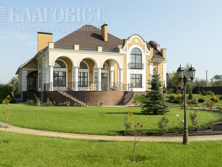 Журналист: Настоятель Киево-Печерской лавры продает имение за $1,3 млн