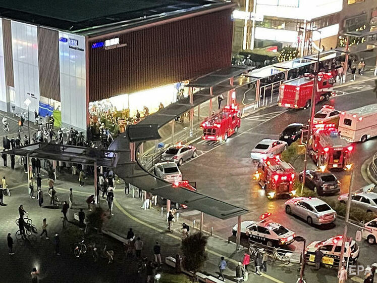 У Токіо чоловік напав із ножем на пасажирів потяга метро, поранено 17 людей