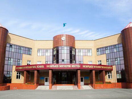 У Казахстані учень школи Назарбаєва прийшов на захід у спідниці. Після розмови із психологом він здійснив суїцид