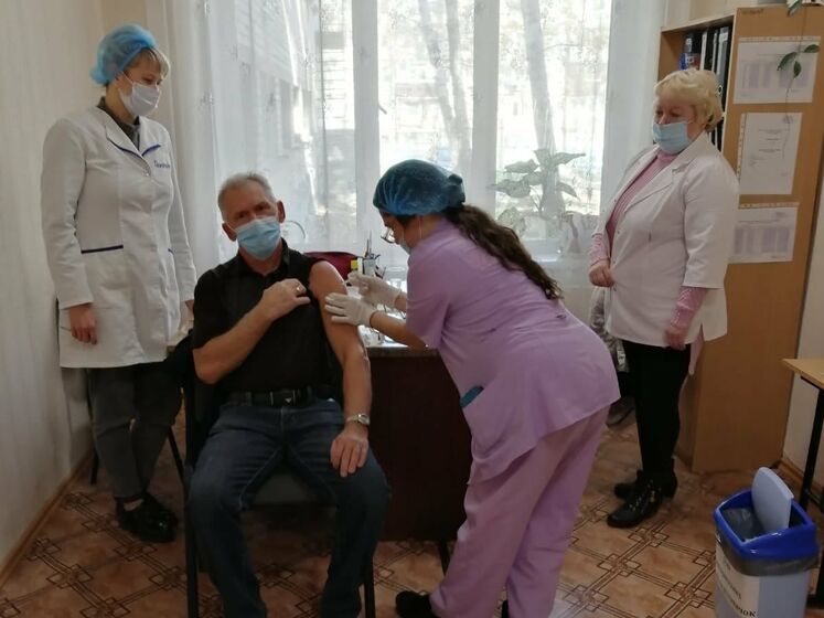 У Харкові на виборчих дільницях вакцинували проти коронавірусу 3 тис. осіб – мерія