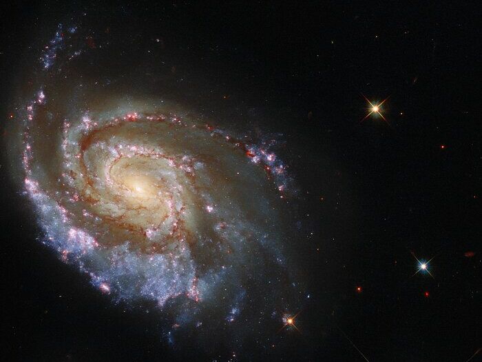 Hubble зняв спіральну галактику після подвійного вибуху наднових