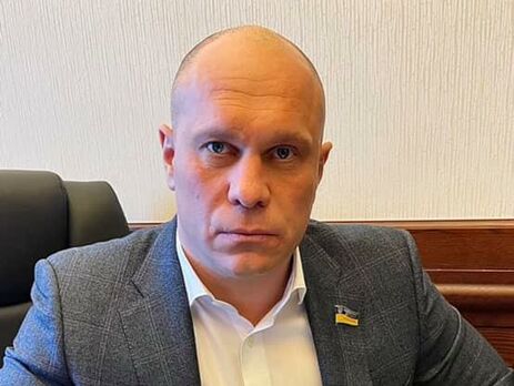 СМИ сообщили, что автомобиль Кивы остановили, а нардепу вручают подозрение. В полиции объяснили, что произошло