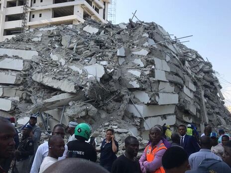 В Нигерии обвалилось 22-этажное здание, 100 людей оказались под завалами