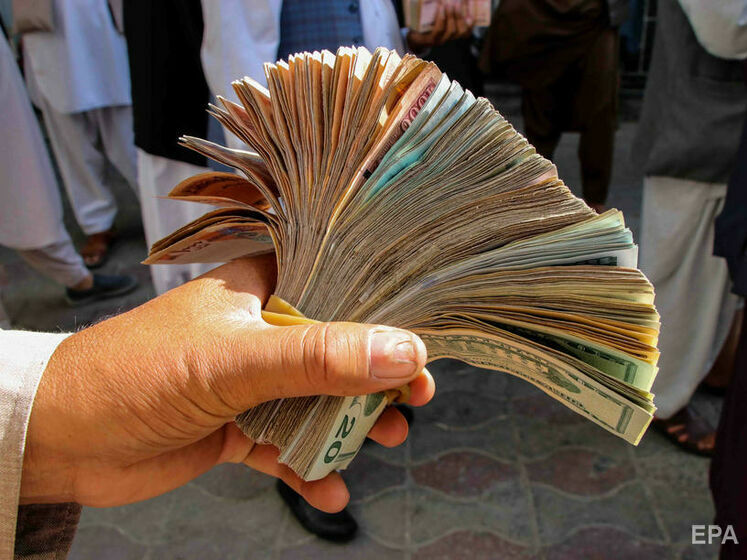 Талибы запретили использование в Афганистане иностранной валюты