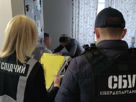СБУ разоблачила группировку, которая ежемесячно изготовляла по 1 тыс. фейковых сертификатов о вакцинации от COVID-19