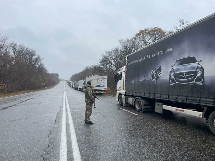 Россия существенно замедлила пропуск грузовиков из Украины – ГПСУ
