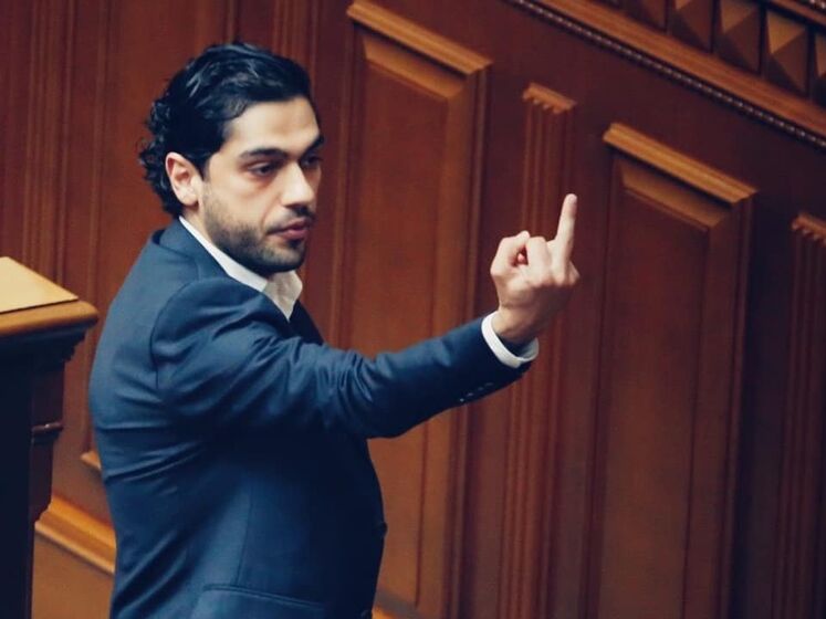 Лерос показав середній палець Єрмаку та Зеленському під час виступу в парламенті