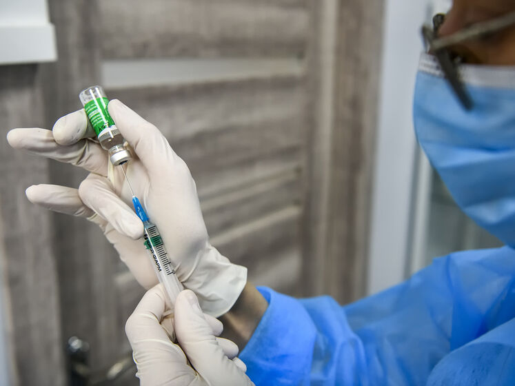Более 11 млн украинцев получили первую дозу COVID-вакцины