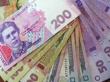 НБУ ввел ограничение на продажу валюты, но разрешил не предъявлять паспорт