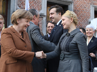 Лещенко: Меркель отговаривала Тимошенко идти в президенты