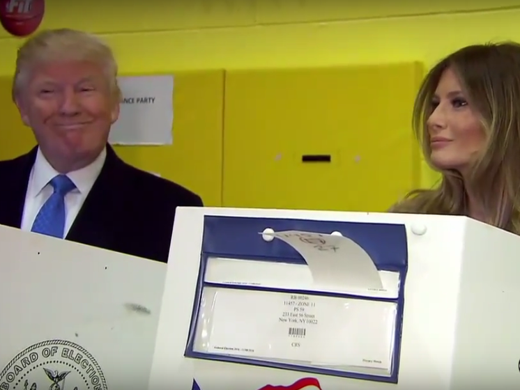 Трамп с женой проголосовали в Нью-Йорке. Видео