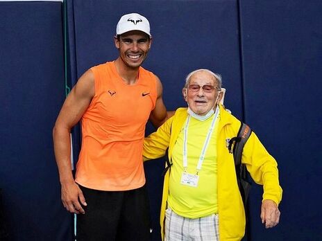 97-летний украинец-теннисист Станиславский сыграл с Надалем. Видео
