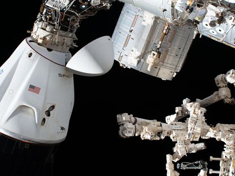 Crew Dragon має відстикуватися від МКС 8 листопада