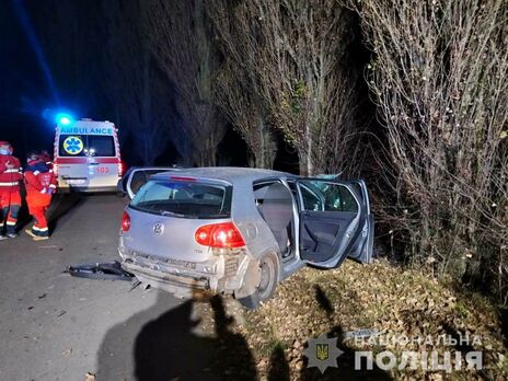 Під Луцьком автомобіль врізався в дерево, загинуло троє людей