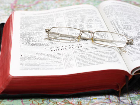 Большинство украинцев поддерживают закон, обязывающий использовать украинский язык в сфере обслуживания – опрос