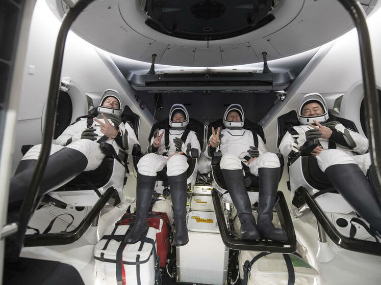 Астронавти SpaceX повернулися на Землю. Останні пів року вони провели на МКС