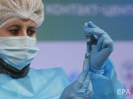 В ВОЗ рассказали, у скольких украинцев зафиксировали осложнения после вакцинации от COVID-19