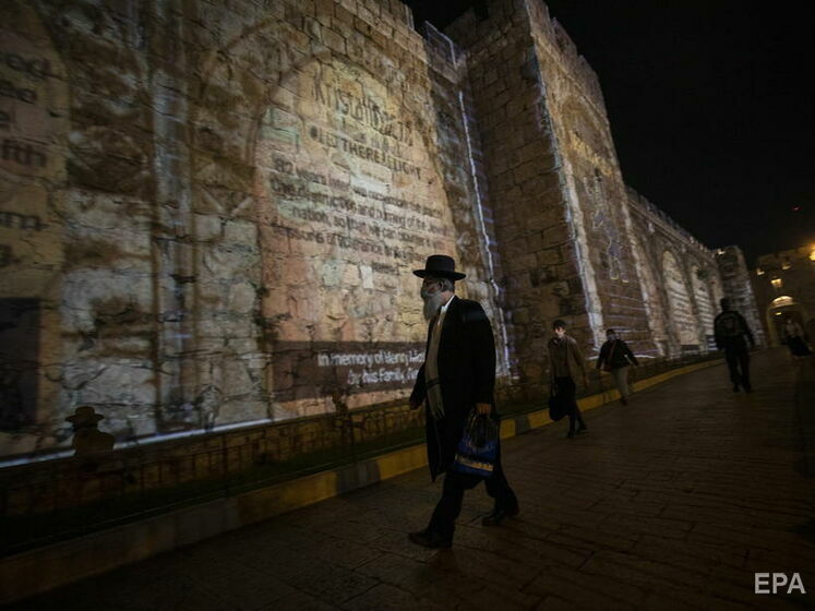 Синагоги мира зажгли свет в память о 83-й годовщине Хрустальной ночи