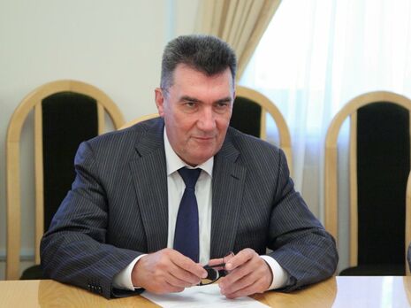 Данилов сообщил, что санкции введены против восьми физлиц