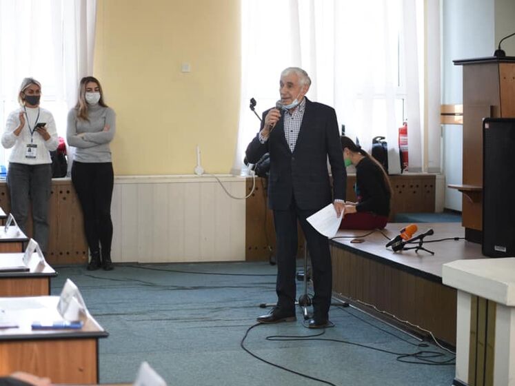 "Мы просто не выдерживаем такой нагрузки!" Главврач больницы в Ровно призвал граждан вакцинироваться от COVID-19