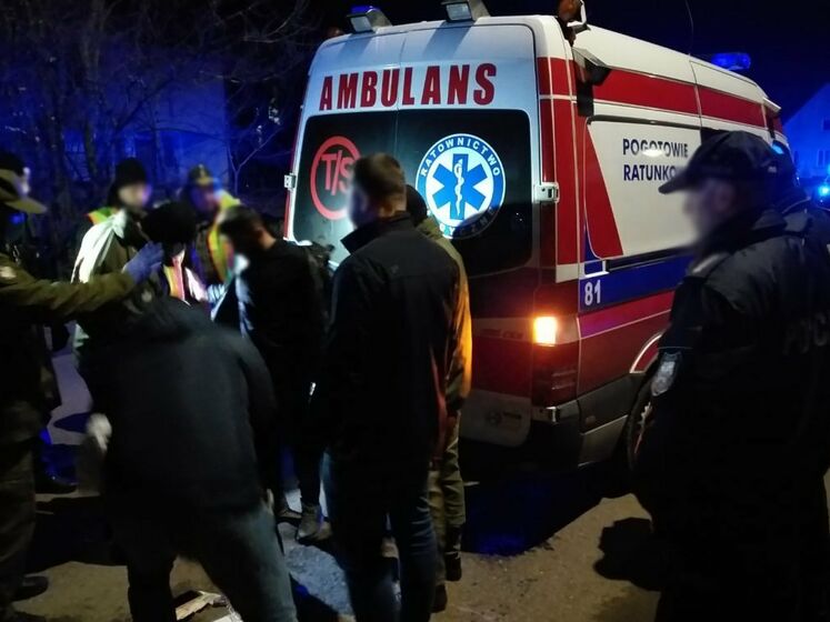 У Польщі затримали "швидку" з 18 нелегальними мігрантами усередині – поліція