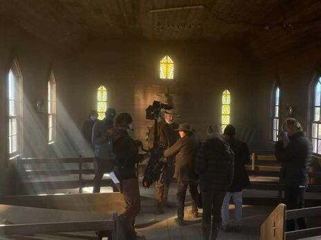 Член знімальної групи подав позов проти Болдвіна через загибель Гатчінс